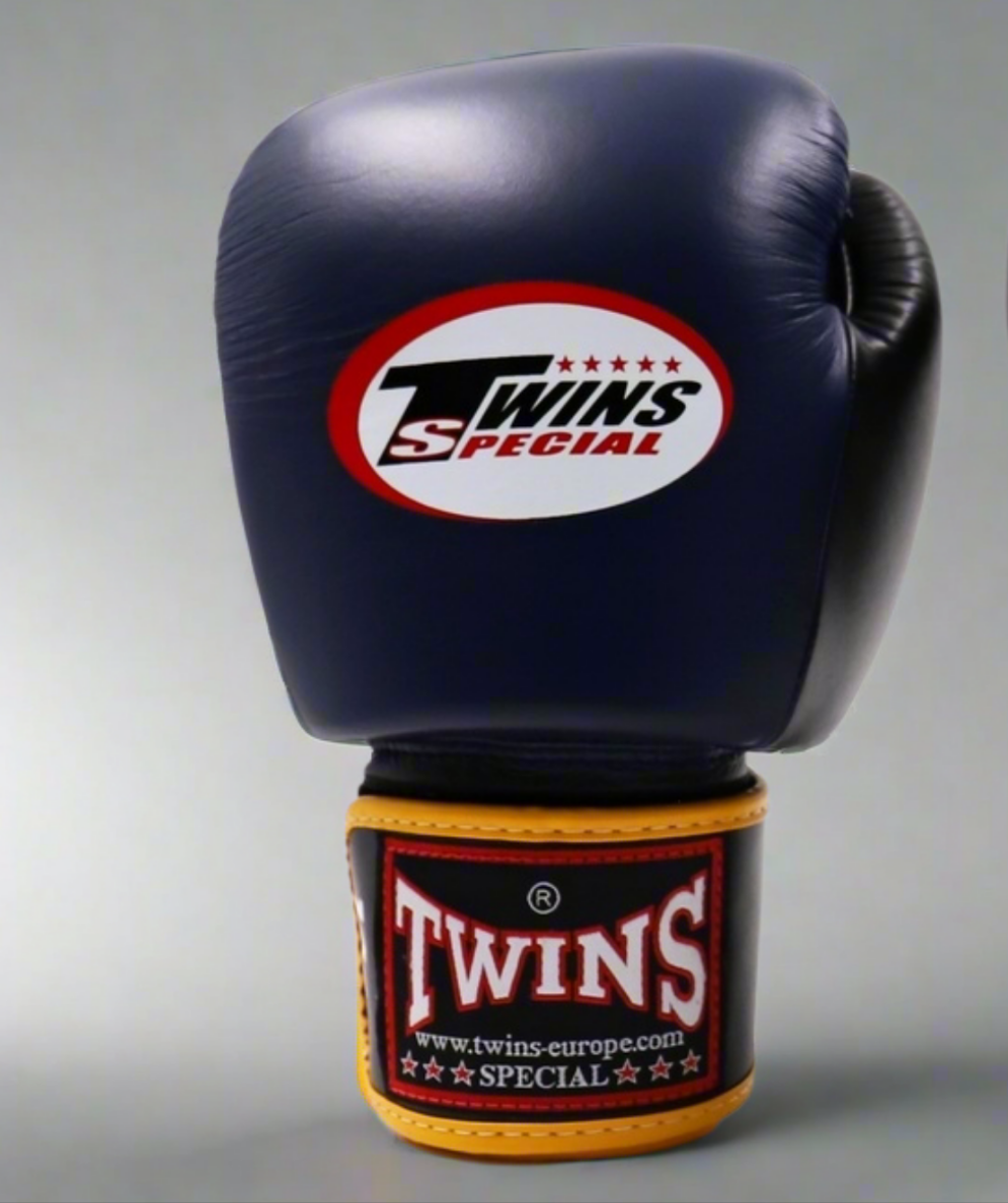 Twins Bokshandschoenen BGVL 3 Black/ Blue/ Yellow Bokshandschoenen BGVL 3 Black/ Blue/ Yellow